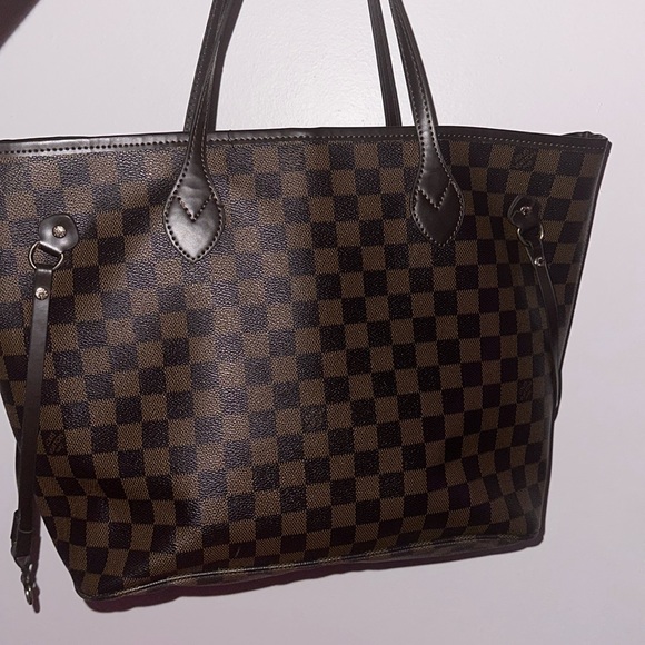 I’m selling a Louis Vuitton Neverfull - Picture 1 of 7